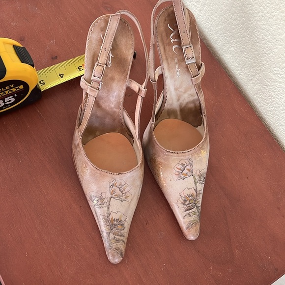 XTC shoes size 37 made in n Italy metallic flower design sling back leather - Picture 6 of 6